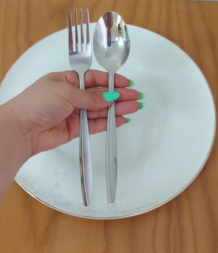 ست قاشق و چنگال یونیک اصل ۱۲ پارچه استیل نگیر ضدزنگ (عیار دار)